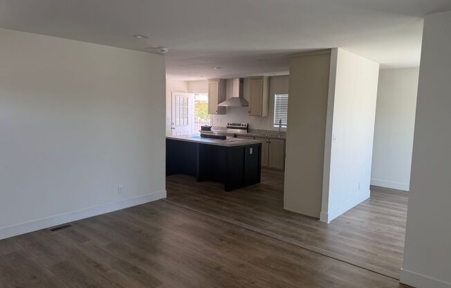 3 Bedroom 2 Bath Home Near Tropicana & Nellis