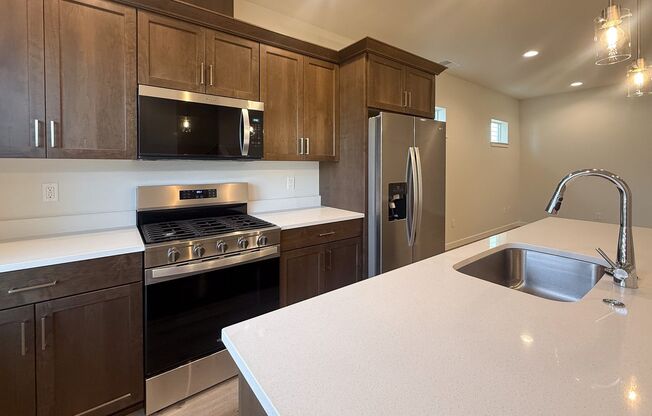 RENT SPECIAL: ½ Off First Full Month's Rent With One Year Lease! ~ Shetterly 352