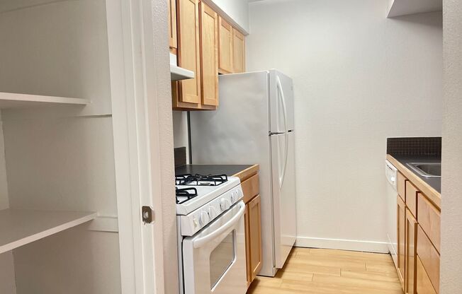 1 bed, 1 bath, 700 sqft, $1,054, Unit LAW11-223