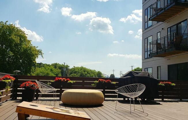 2 beds, 1 bath, 1,034 sqft, $1,900, Unit 505