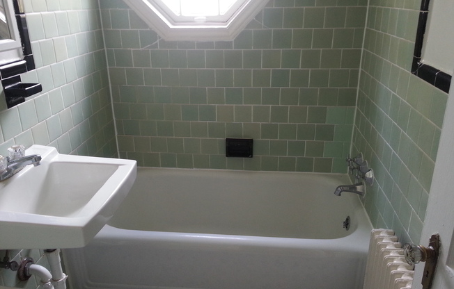 4585 MacArthur Blvd NW