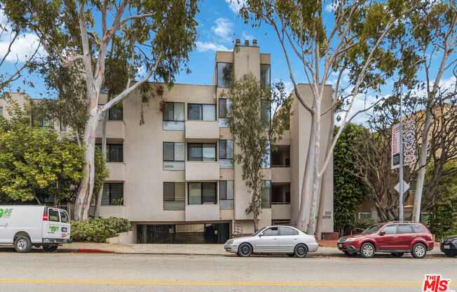 500 S BARRINGTON AVE