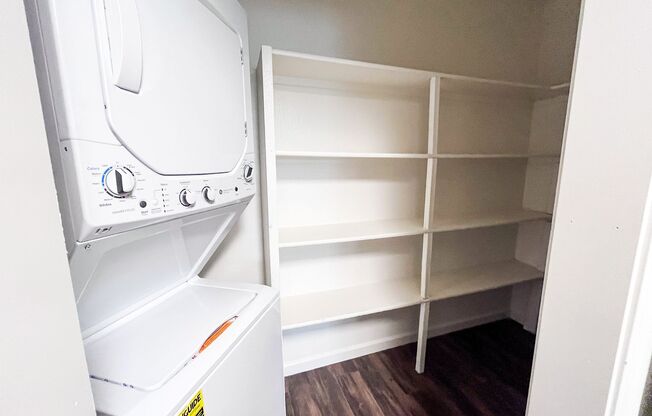 2 beds, 1 bath, 950 sqft, $1,225, Unit 107