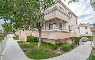 Princessa Estates 2 Bedroom + Loft in Canyon Country!