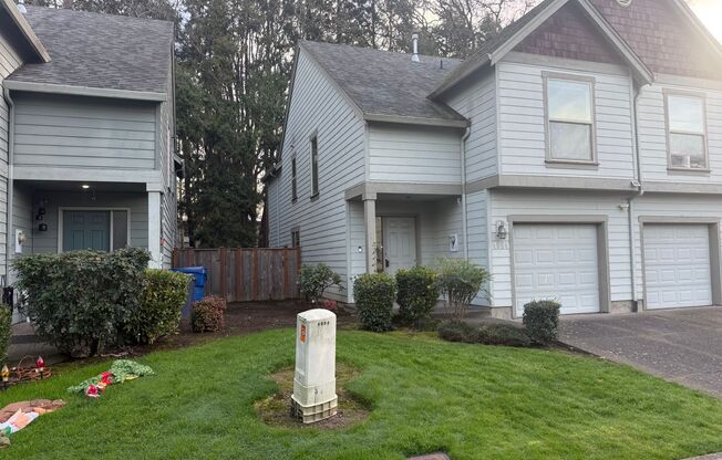 Inviting 3-Bedroom Townhome in Hayesville – Spacious & Well-Equipped