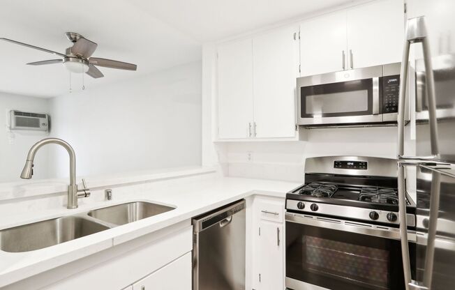 1 bed, 1 bath, 695 sqft, $1,748, Unit 318