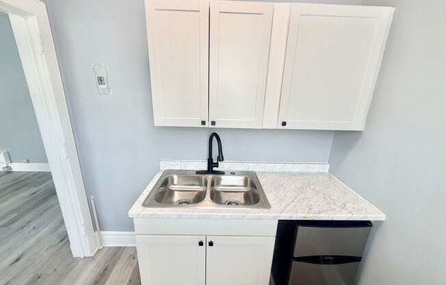 Studio, 1 bath, $975, Unit 301