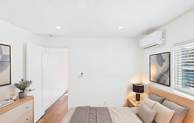 4018 Alabama Street - 2 Bedroom x 1bath - **** 1 month free with 14-month lease.