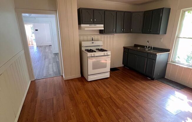 3 beds, 1 bath, $1,250