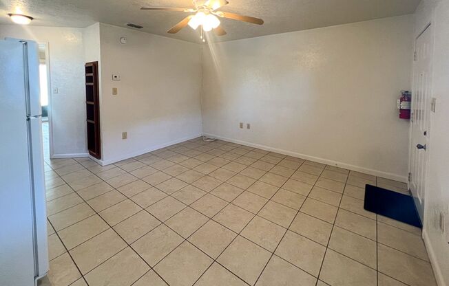 1 bed, 1 bath, 472 sqft, $950, Unit 6