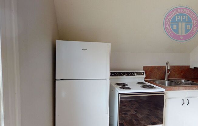 2 beds, 1 bath, 800 sqft, $1,645, Unit Upper