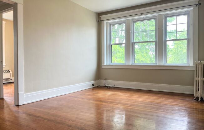 1 bed, 1 bath, $995, Unit 27D