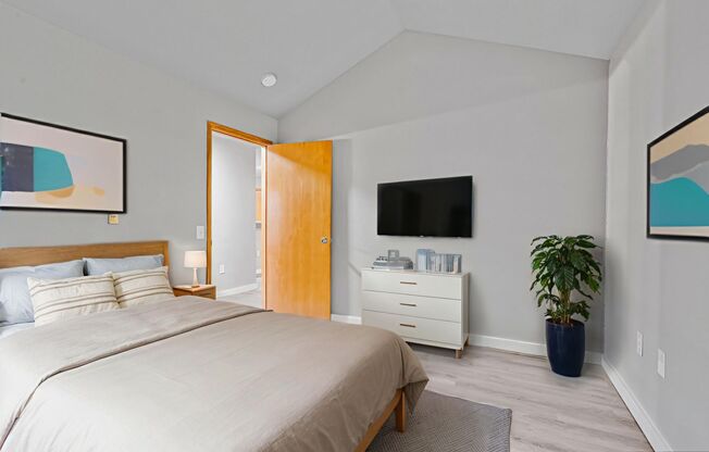 2 beds, 2 baths, 900 sqft, $1,599, Unit 1608 - 201