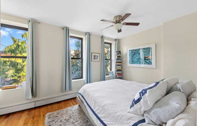 205 LEXINGTON AVE