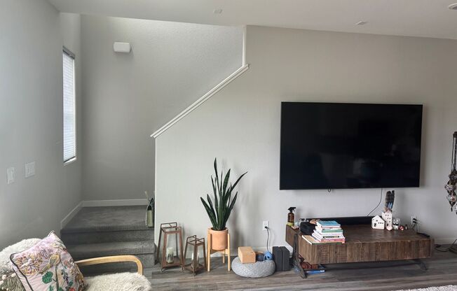 STUNNING (3 Story - Sprawling Floor Plan) 4/2.5 Natomas Beauty!  Reference Ad For Viewings