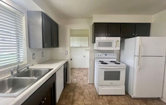 2 beds, 1 bath, 700 sqft, $1,285, Unit A