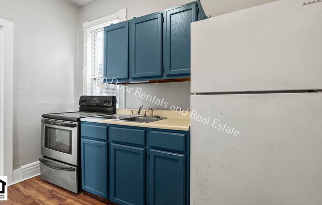 1 bed, 1 bath, 690 sqft, $925, Unit 1905 Hillside Ave Apt 1