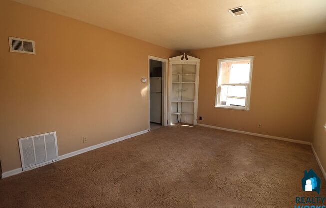 Cute 2 Bedroom 1 Bath House!