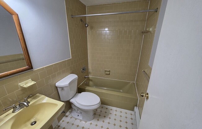 1 bed, 1 bath, 765 sqft, $1,900, Unit 417