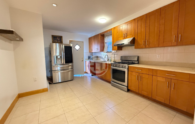 2529 LACONIA AVE