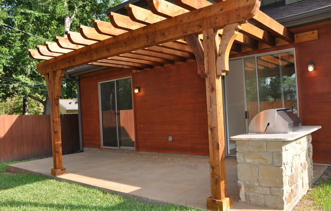 UT PRE-LEASE: Beautiful, Recently Constructed 6 bed/ 4 ba home in North Loop Area, Mins to UT