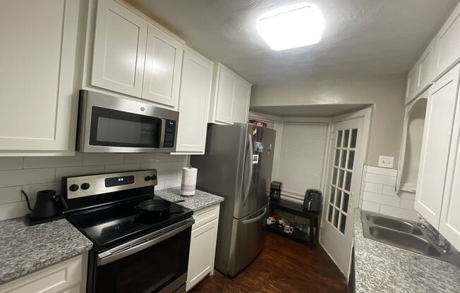 2 beds, 2 baths, $1,250, Unit Unit A