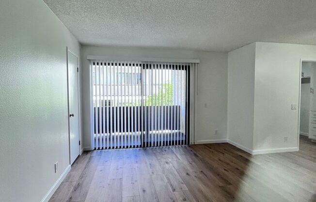 8608 Foothill Blvd (1450.28)