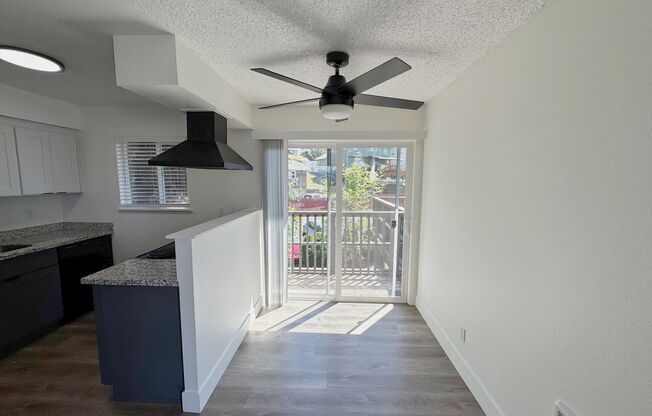 2 beds, 1 bath, 890 sqft, $1,455, Unit 24