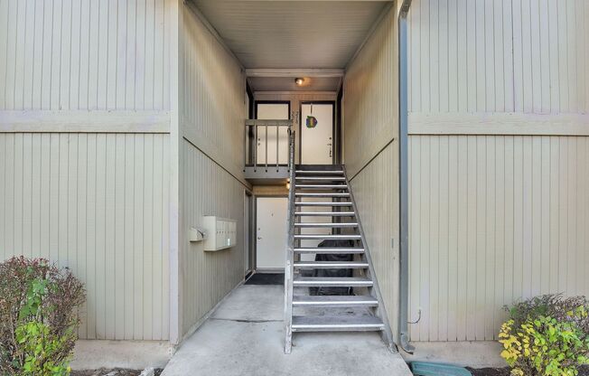Roosevelt Apartments -  Limited Time Look & Lease Special!