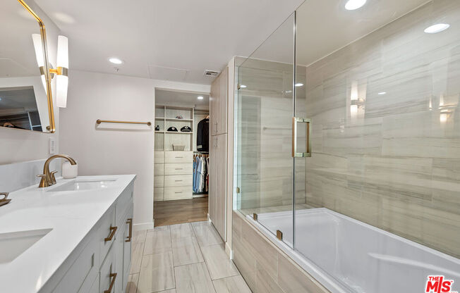 1 bed, 1 bath, 811 sqft, $4,395, Unit 1426