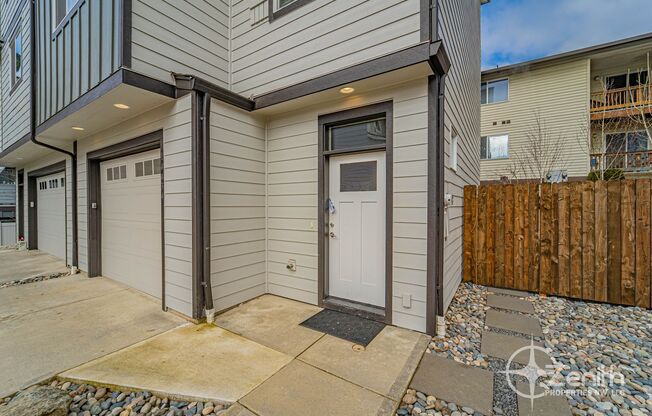 3 Bedroom Mt. Vista Townhouse with Media Cave/Bonus Room! Modern Finishes Throughout! Garage with EV Charging Included! Conveniently Located with Easy Access to I-5 and I-205! Walking Distance from WSU Vancouver! Available Early June!