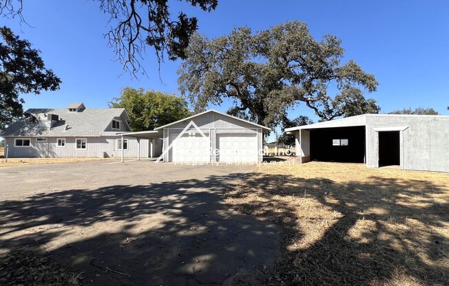 Wonderful 3bd/1.5ba Lincoln Home with Bonus Room!