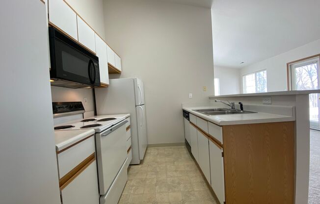 2 beds, 1 bath, $1,075, Unit K43