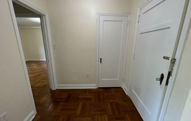 1 bed, 1 bath, 768 sqft, $1,400, Unit Royal York 704