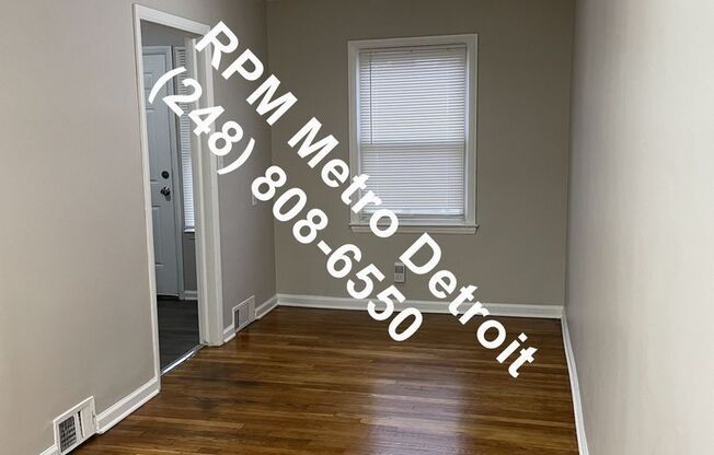 Move in Ready Brick Condo in Dearborn.