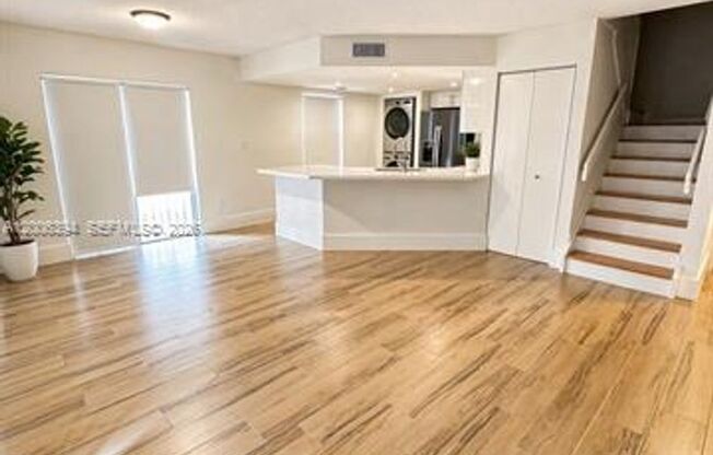 8590 NW 3rd Ln th 102 MIAMI, FL 33126