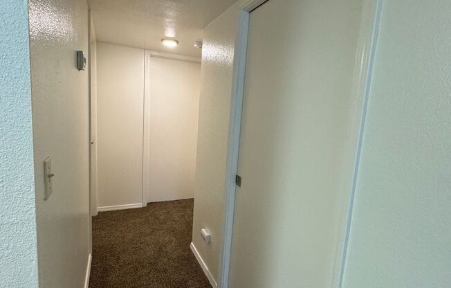 2 beds, 1 bath, 824 sqft, $1,305, Unit 827 - 201