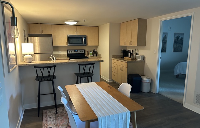 1 bed, 1 bath, 760 sqft, $2,715, Unit 720