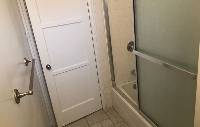 2 beds, 1 bath, $2,850, Unit 5311 Anaheim