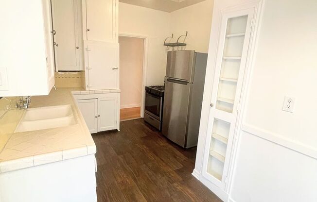 2 beds, 1 bath, 1,400 sqft, $3,650