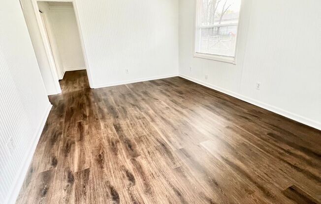 Available May 15! 2 bed 1 bath Duplex in Madison