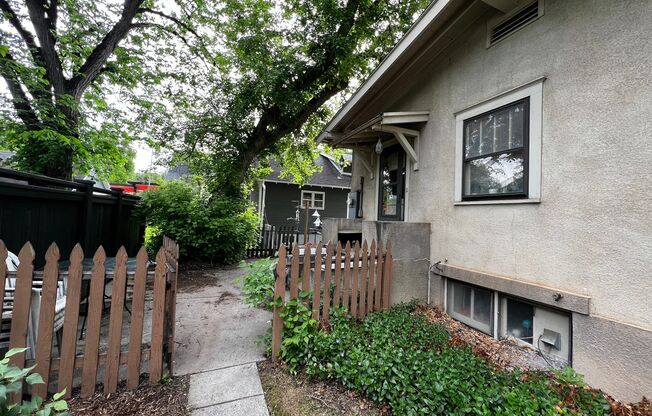 Cozy 1-Bedroom Basement Apartment in Old Town!