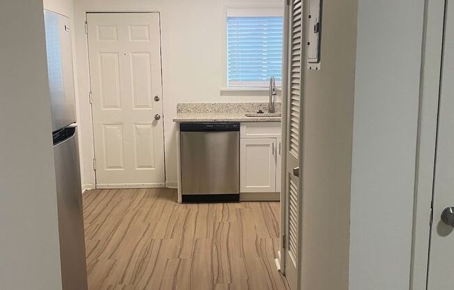 2 beds, 1 bath, 850 sqft, $1,620, Unit 497-D19