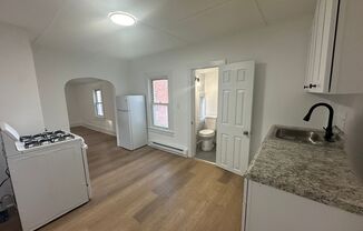 1 bed, 1 bath, $1,400, Unit 2-B