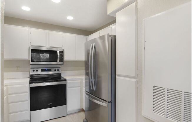 1 bed, 1 bath, $2,600, Unit UNIT E