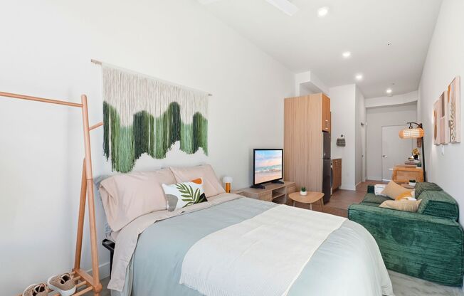 Studio, 1 bath, 218 sqft, $1,478, Unit 2-C