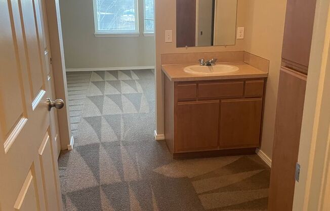 3 beds, 2 baths, 1,180 sqft, $1,795, Unit 1684-301
