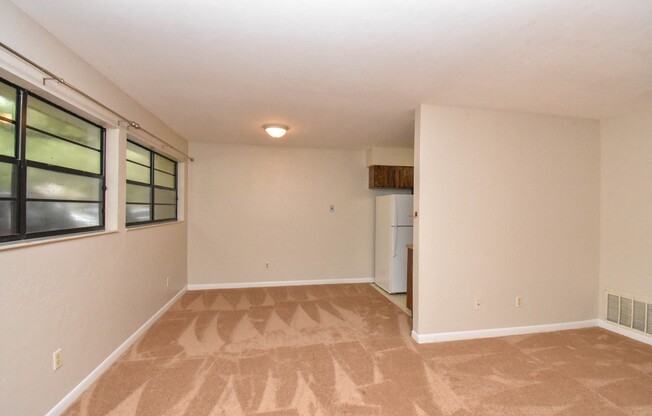 2 beds, 1 bath, $1,000, Unit UNIT C