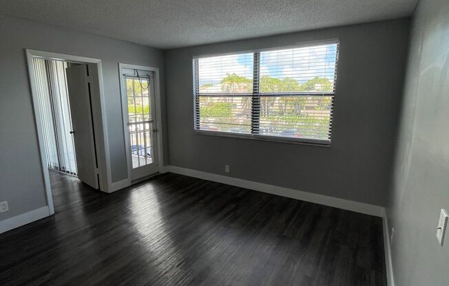 ONE BEDROOM ONE BATHROOM! WATERFRONT COMMUNITY!