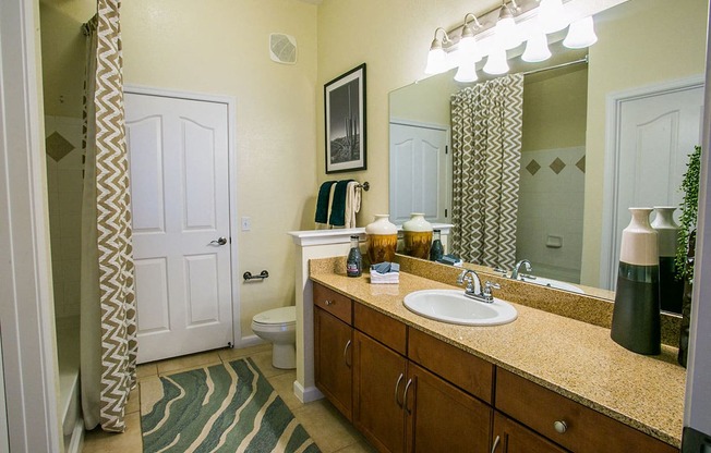 Full Bathroom with Ceramic Tile at Apartments Near Desert Ridge Marketplace